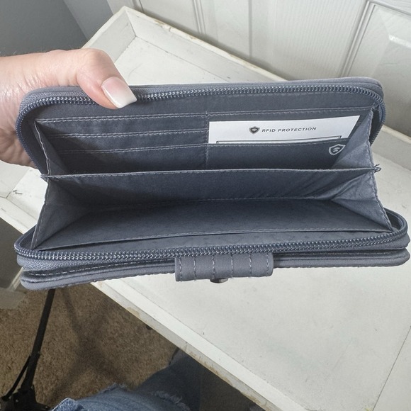 Vera Bradley RFID Turnlock Zip Organizer Wallet  Carbon Gray Microfiber NWT - Picture 4 of 5